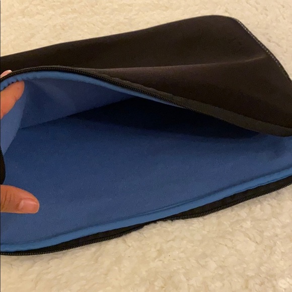 Black Targus Neoprene Laptop Case - Picture 7 of 8